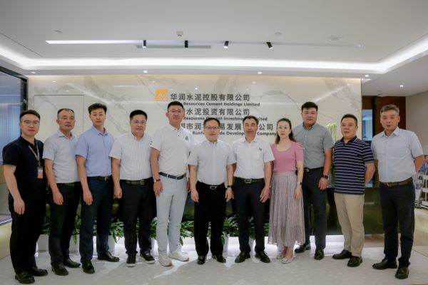 小松（中国）副总经理费春江一行访问华润水泥控股有限公司